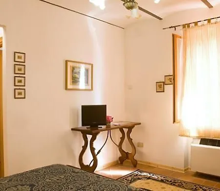 Gioia Civita B&B 파브리아노